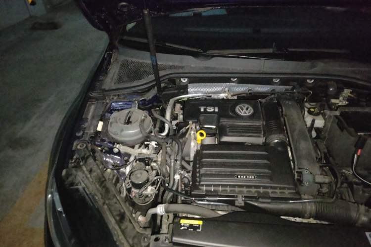 Used Volkswagen Golf 2019 280TSI DSG Luxury Version China VI Standard Engine Bay Right