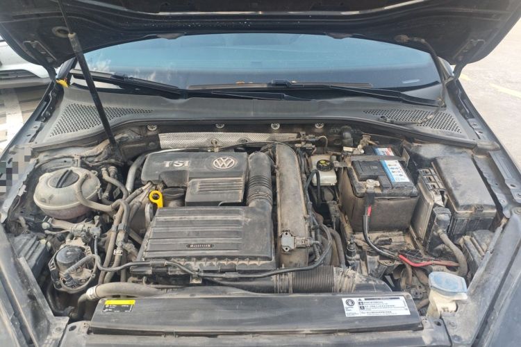 Used Volkswagen Golf 2019 280TSI DSG R-Line China VI Standard Engine Bay