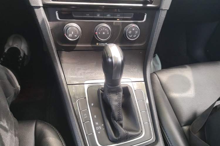 Used Volkswagen Golf 2019 200TSI DSG Comfort & Ambition Edition China VI Standard Gear Lever