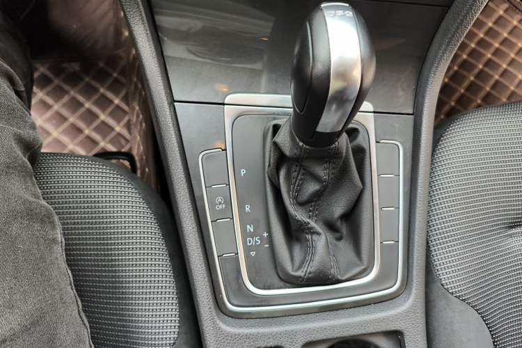 Used Volkswagen Golf 2019 280TSI DSG Comfort Version China VI Standard Gear Lever