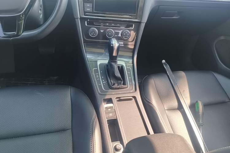 Used Volkswagen Golf 2019 200TSI DSG Comfort & Ambition Edition China VI Standard Gear Lever