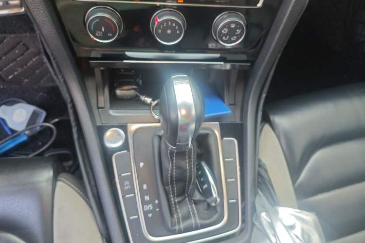 Used Volkswagen Golf 2019 280TSI DSG R-Line China VI Standard Gear Lever