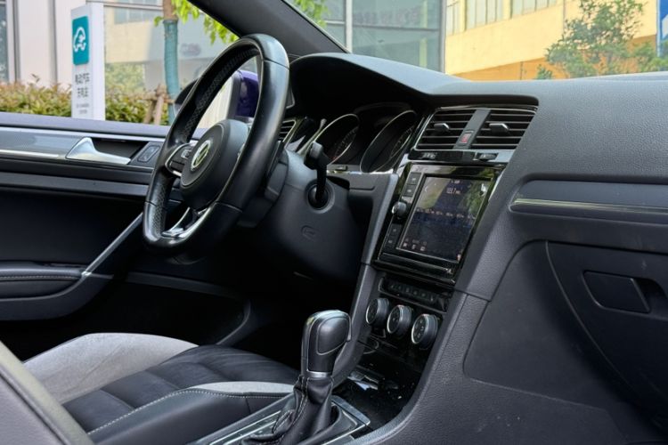 Used Volkswagen Golf 2019 280TSI DSG R-Line Model China V Standard Interior 3