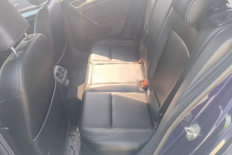 Used Volkswagen Golf 2019 200TSI DSG Comfort & Ambition Edition China VI Standard Left Rear Seat