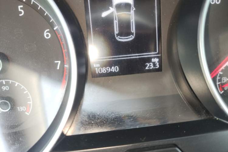 Used Volkswagen Golf 2019 280TSI DSG Comfort Version China VI Standard Odometer Close Up