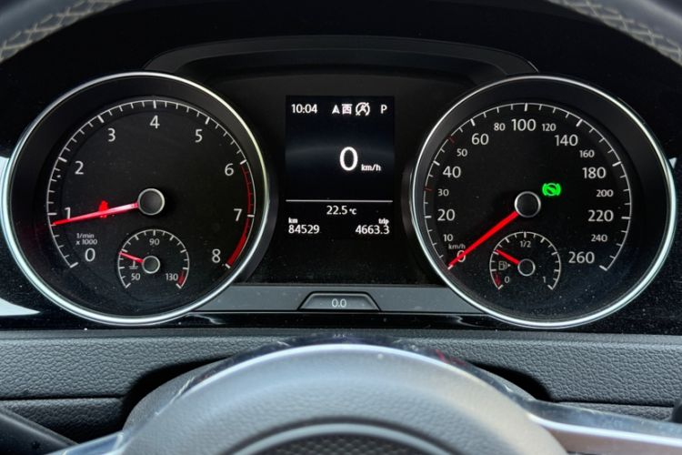 Used Volkswagen Golf 2019 280TSI DSG R-Line Model China V Standard Odometer Close Up