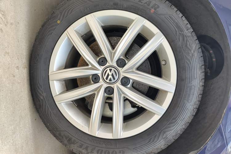 Used Volkswagen Golf 2019 280TSI DSG Comfort Version China VI Standard Right Front Wheel Hub