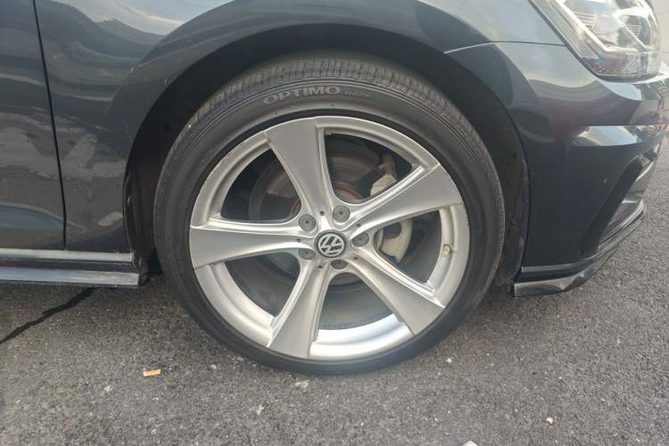Used Volkswagen Golf 2019 280TSI DSG R-Line China VI Standard Right Front Wheel Hub