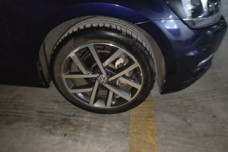 Used Volkswagen Golf 2019 280TSI DSG Luxury Version China VI Standard Right Front Wheel Hub
