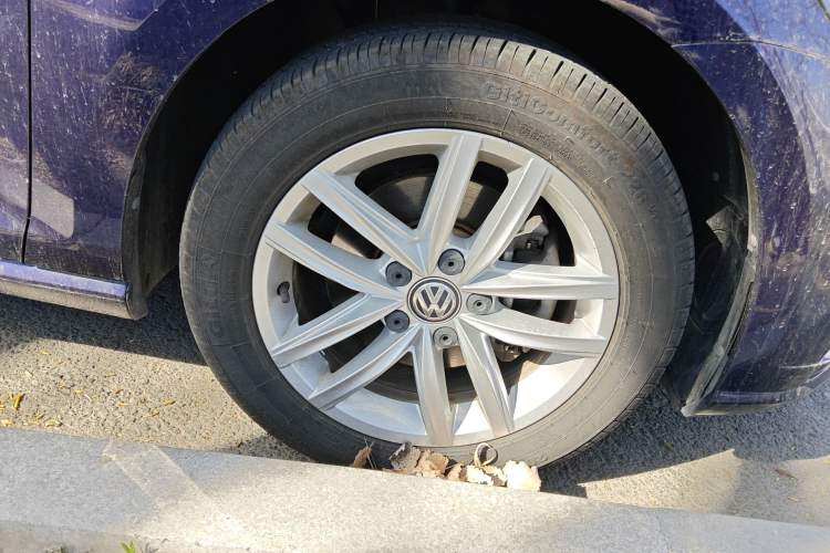 Used Volkswagen Golf 2019 280TSI DSG Comfort Version China VI Standard Right Front Wheel Hub