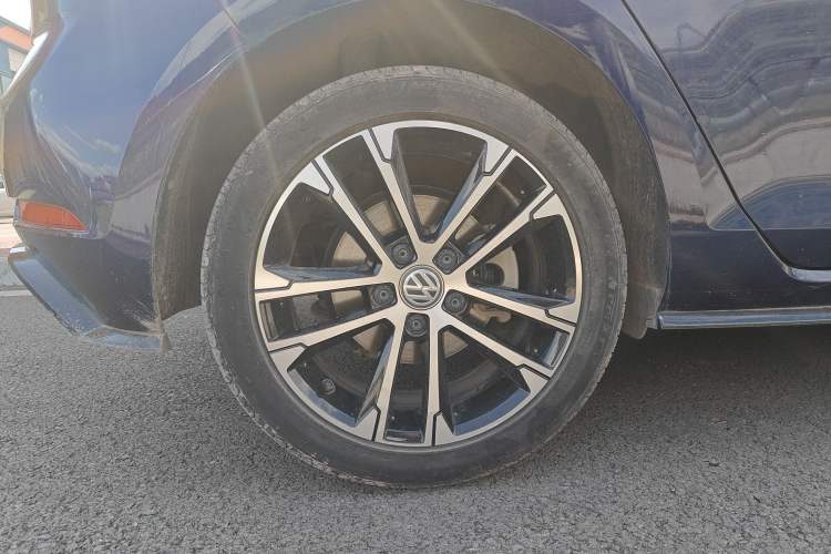 Used Volkswagen Golf 2019 280TSI DSG R-Line Model China V Standard Right Rear Wheel Hub