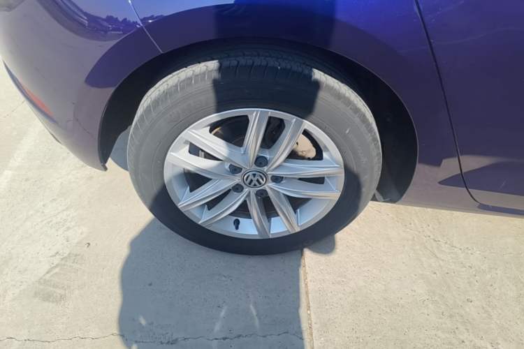 Used Volkswagen Golf 2019 200TSI DSG Comfort & Ambition Edition China VI Standard Right Rear Wheel Hub