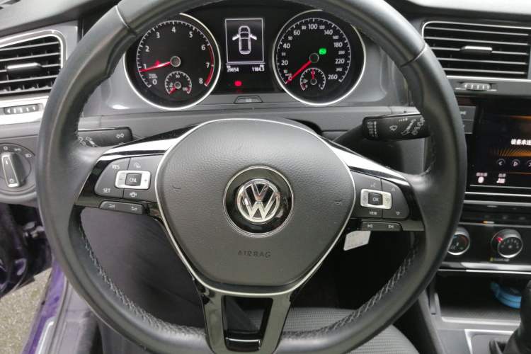 Used Volkswagen Golf 2019 280TSI DSG Comfort Version China VI Standard Steering Wheel