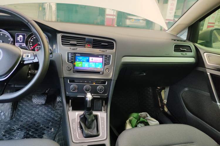 Used Volkswagen Golf 2019 280TSI DSG Comfort Version China VI Standard Audio And AC Panel