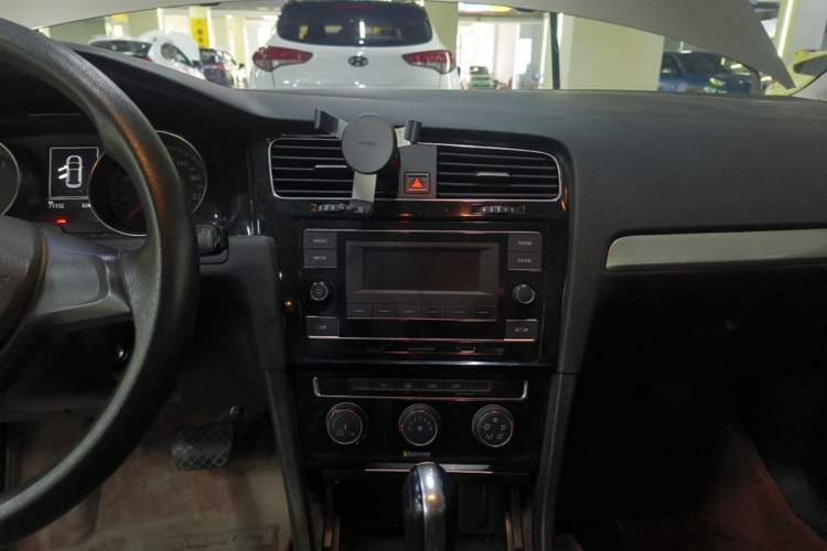 Used Volkswagen Golf 2019 1.6L Automatic Fashion Model China V Standard Audio And AC Panel