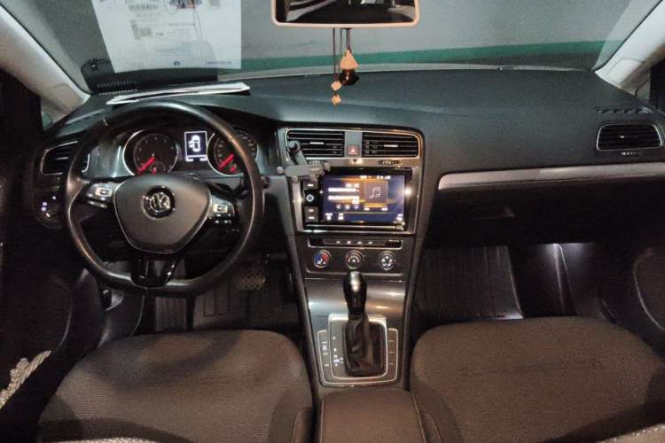 Used Volkswagen Golf 2019 280TSI DSG Comfort Version China VI Standard Center Console