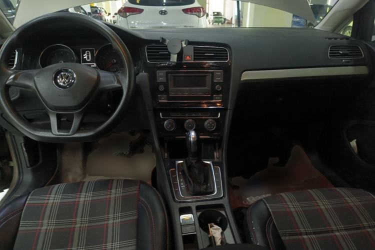 Used Volkswagen Golf 2019 1.6L Automatic Fashion Model China V Standard Center Console