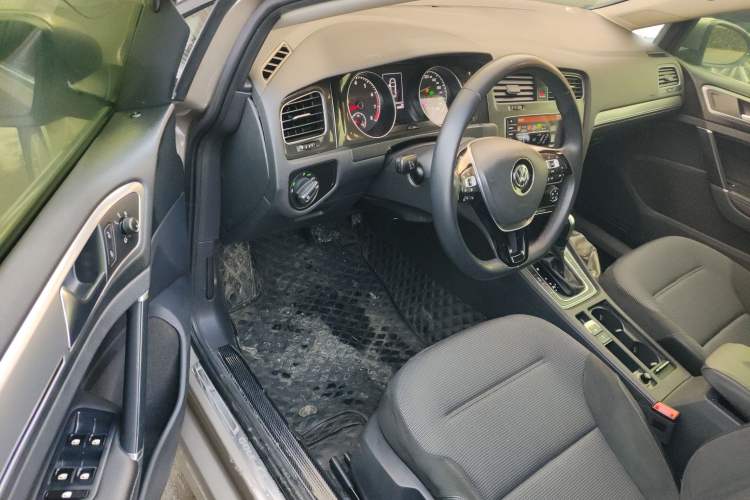 Used Volkswagen Golf 2019 280TSI DSG Comfort Version China VI Standard Driver Seat