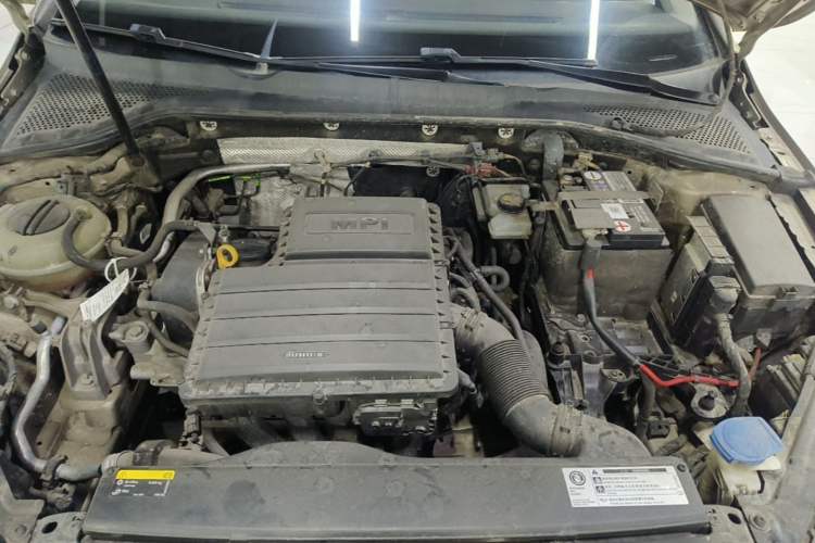 Used Volkswagen Golf 2019 1.6L Automatic Fashion Model China V Standard Engine Bay