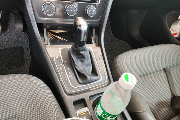 Used Volkswagen Golf 2019 280TSI DSG Comfort Version China VI Standard Gear Lever