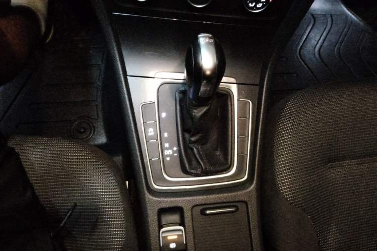 Used Volkswagen Golf 2019 280TSI DSG Comfort Version China VI Standard Gear Lever