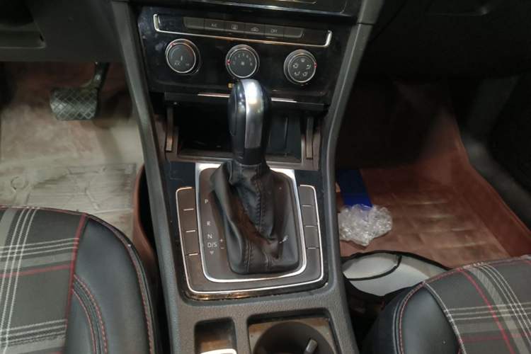 Used Volkswagen Golf 2019 1.6L Automatic Fashion Model China V Standard Gear Lever