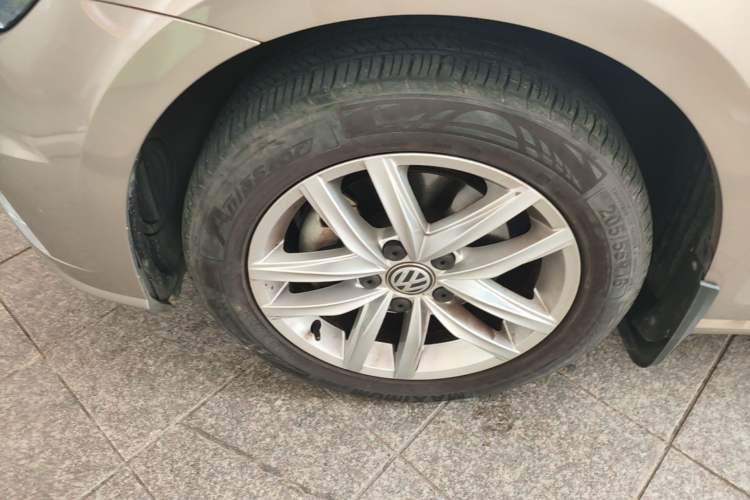 Used Volkswagen Golf 2019 280TSI DSG Comfort Version China VI Standard Left Front Wheel Hub
