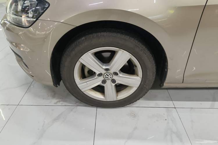 Used Volkswagen Golf 2019 1.6L Automatic Fashion Model China V Standard Left Front Wheel Hub