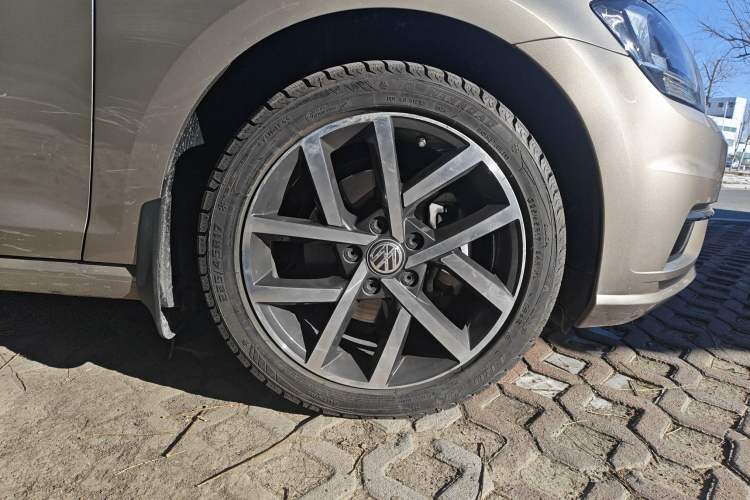 Used Volkswagen Golf 2019 280TSI DSG Comfort Version China V Standard Right Front Wheel Hub