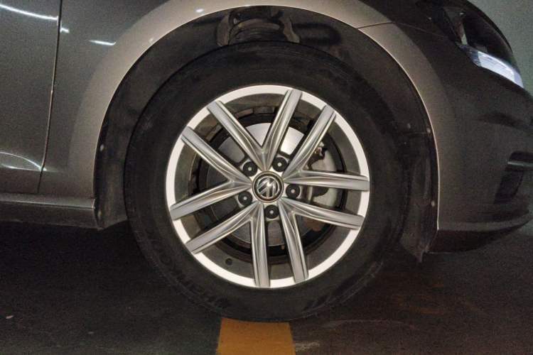 Used Volkswagen Golf 2019 280TSI DSG Comfort Version China VI Standard Right Front Wheel Hub