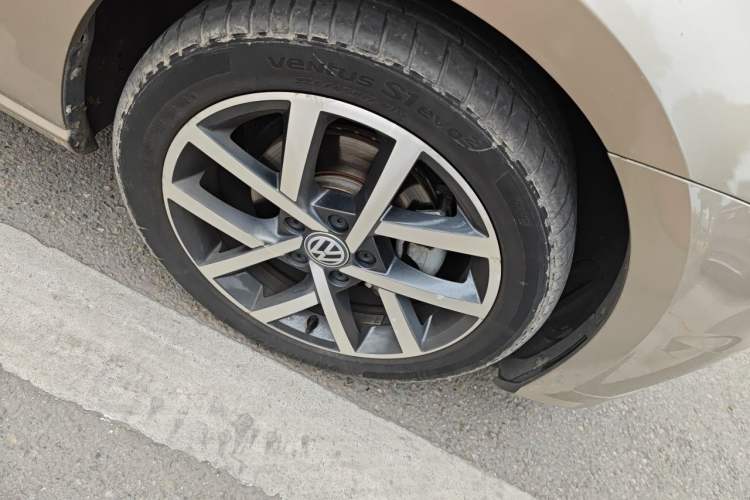 Used Volkswagen Golf 2019 280TSI DSG Luxury Version China V Standard Right Front Wheel Hub