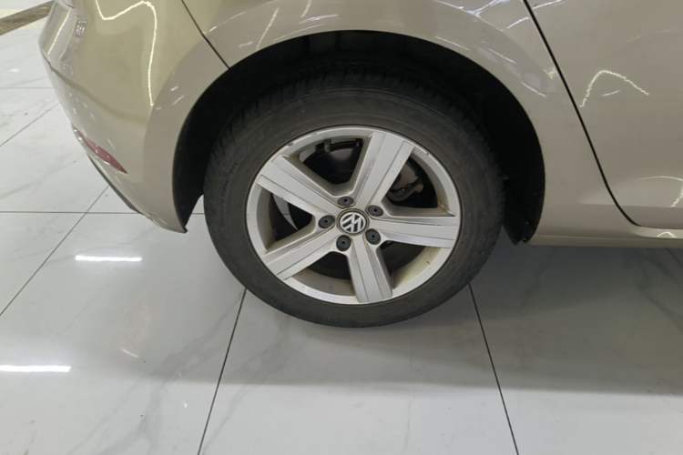 Used Volkswagen Golf 2019 1.6L Automatic Fashion Model China V Standard Right Rear Wheel Hub