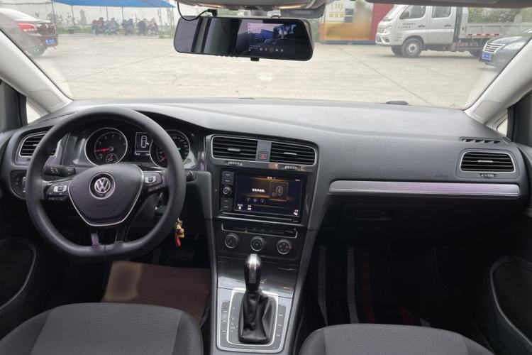 Used Volkswagen Golf 2019 200TSI DSG Comfort & Ambition Edition China VI Standard Audio And AC Panel