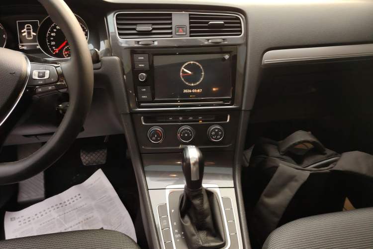 Used Volkswagen Golf 2019 280TSI DSG Comfort Version China VI Standard Audio And AC Panel