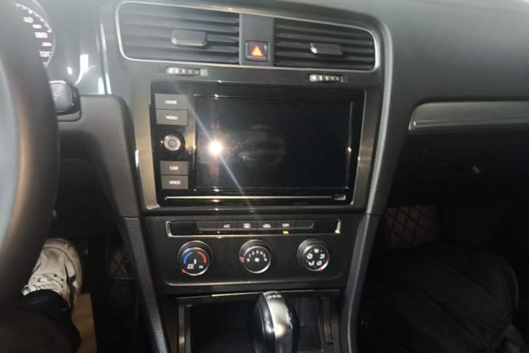 Used Volkswagen Golf 2019 200TSI DSG Comfort & Ambition Edition China VI Standard Audio And AC Panel