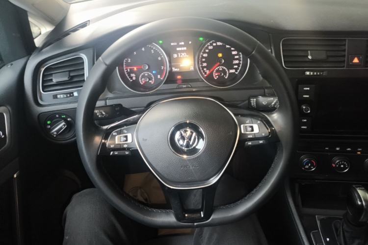 Used Volkswagen Golf 2019 200TSI DSG Comfort & Ambition Edition China VI Standard Center Console