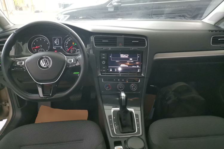 Used Volkswagen Golf 2019 1.6L Automatic Comfort Model China V Standard Center Console