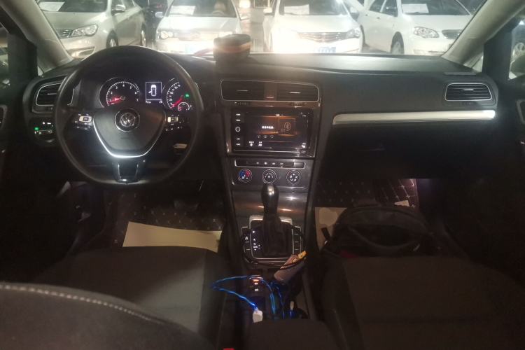 Used Volkswagen Golf 2019 200TSI DSG Comfort & Ambition Edition China VI Standard Center Console