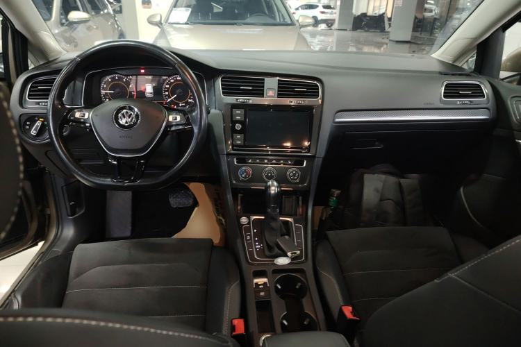 Used Volkswagen Golf 2019 280TSI DSG Luxury Version China VI Standard Center Console