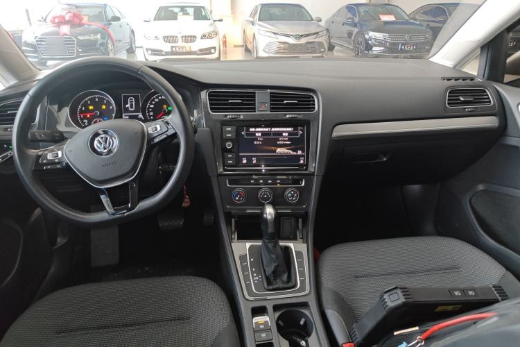 Used Volkswagen Golf 2019 1.6L Automatic Comfort Model China V Standard Center Console