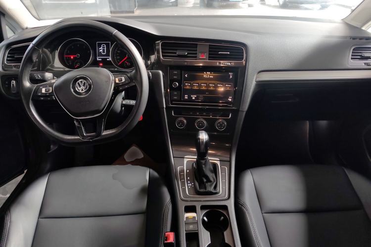 Used Volkswagen Golf 2019 200TSI DSG Comfort & Ambition Edition China VI Standard Center Console