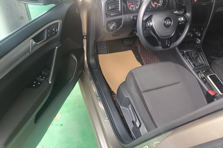 Used Volkswagen Golf 2019 200TSI DSG Comfort & Ambition Edition China VI Standard Driver Seat