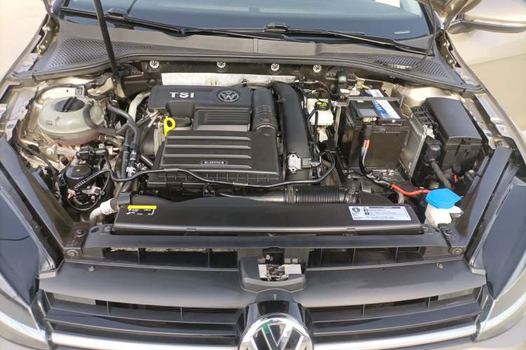 Used Volkswagen Golf 2019 200TSI DSG Comfort & Ambition Edition China VI Standard Engine Bay