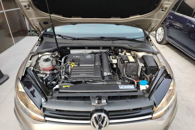 Used Volkswagen Golf 2019 280TSI DSG Comfort Version China VI Standard Engine Bay