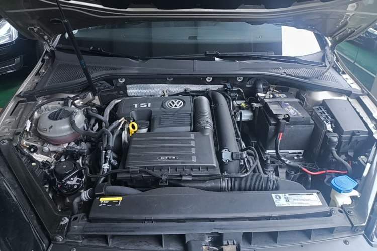 Used Volkswagen Golf 2019 200TSI DSG Comfort & Ambition Edition China VI Standard Engine Bay