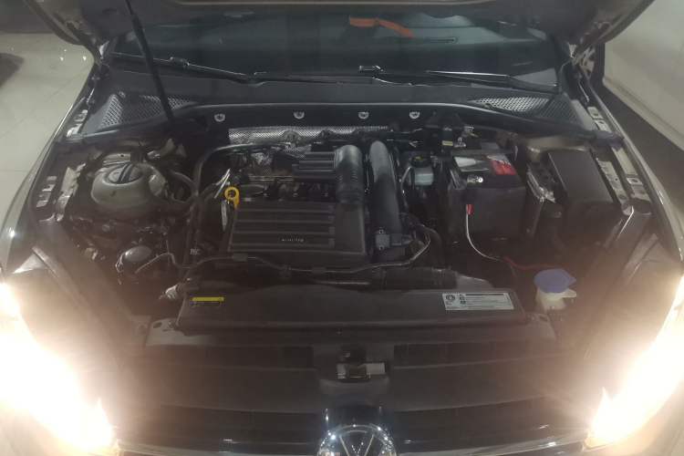 Used Volkswagen Golf 2019 200TSI DSG Comfort & Ambition Edition China VI Standard Engine Bay