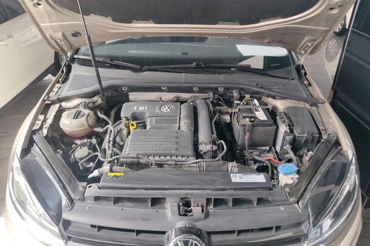 Used Volkswagen Golf 2019 200TSI DSG Comfort & Ambition Edition China VI Standard Engine Bay