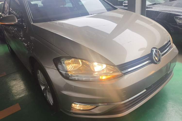 Used Volkswagen Golf 2019 200TSI DSG Comfort & Ambition Edition China VI Standard Front Right 45 Deg