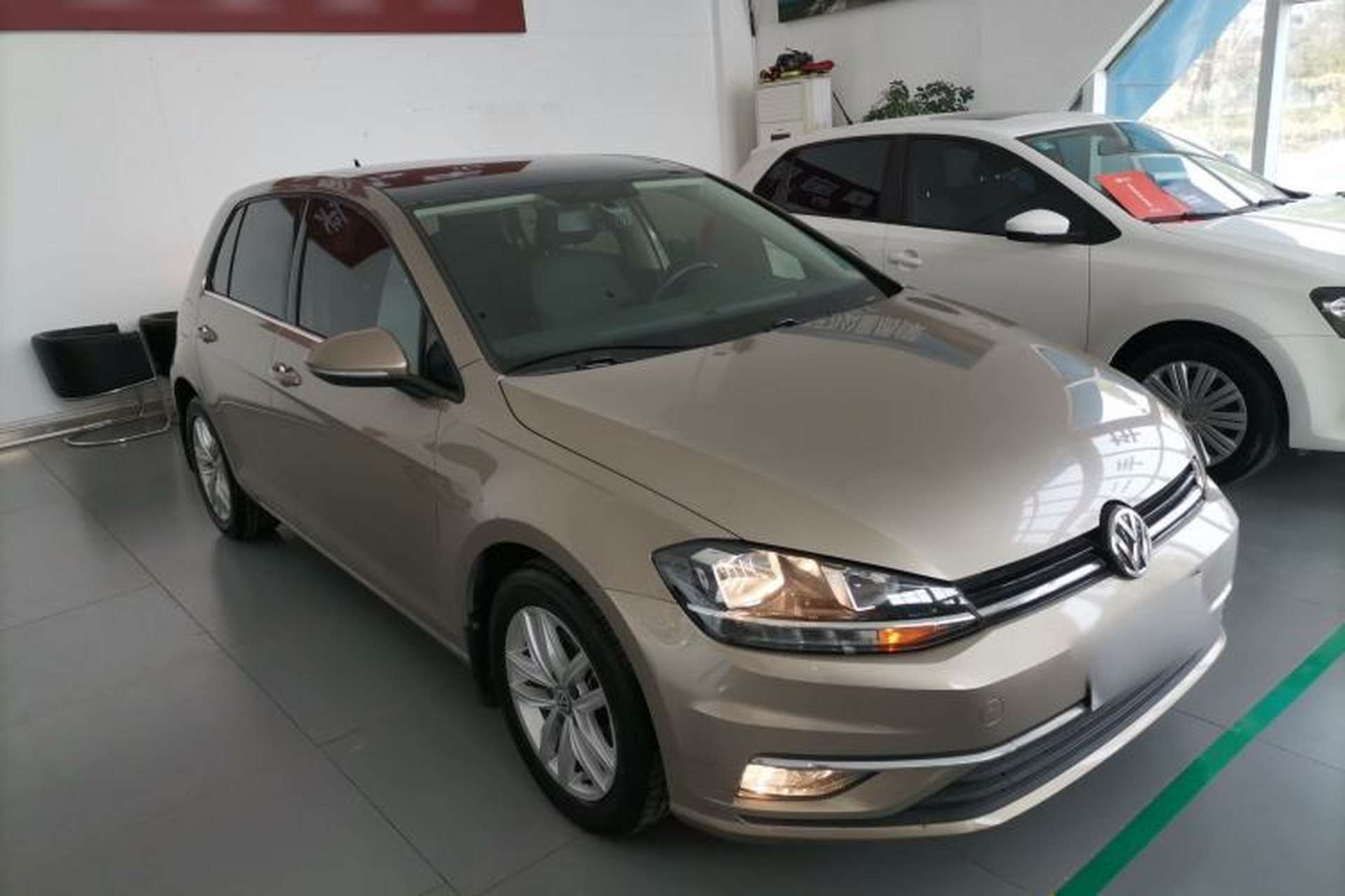 Used Volkswagen Golf 2019 1.6L Automatic Comfort Model China V Standard Front Right 45 Deg