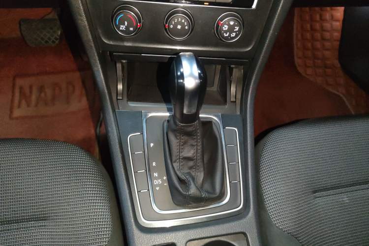 Used Volkswagen Golf 2019 1.6L Automatic Comfort Model China V Standard Gear Lever